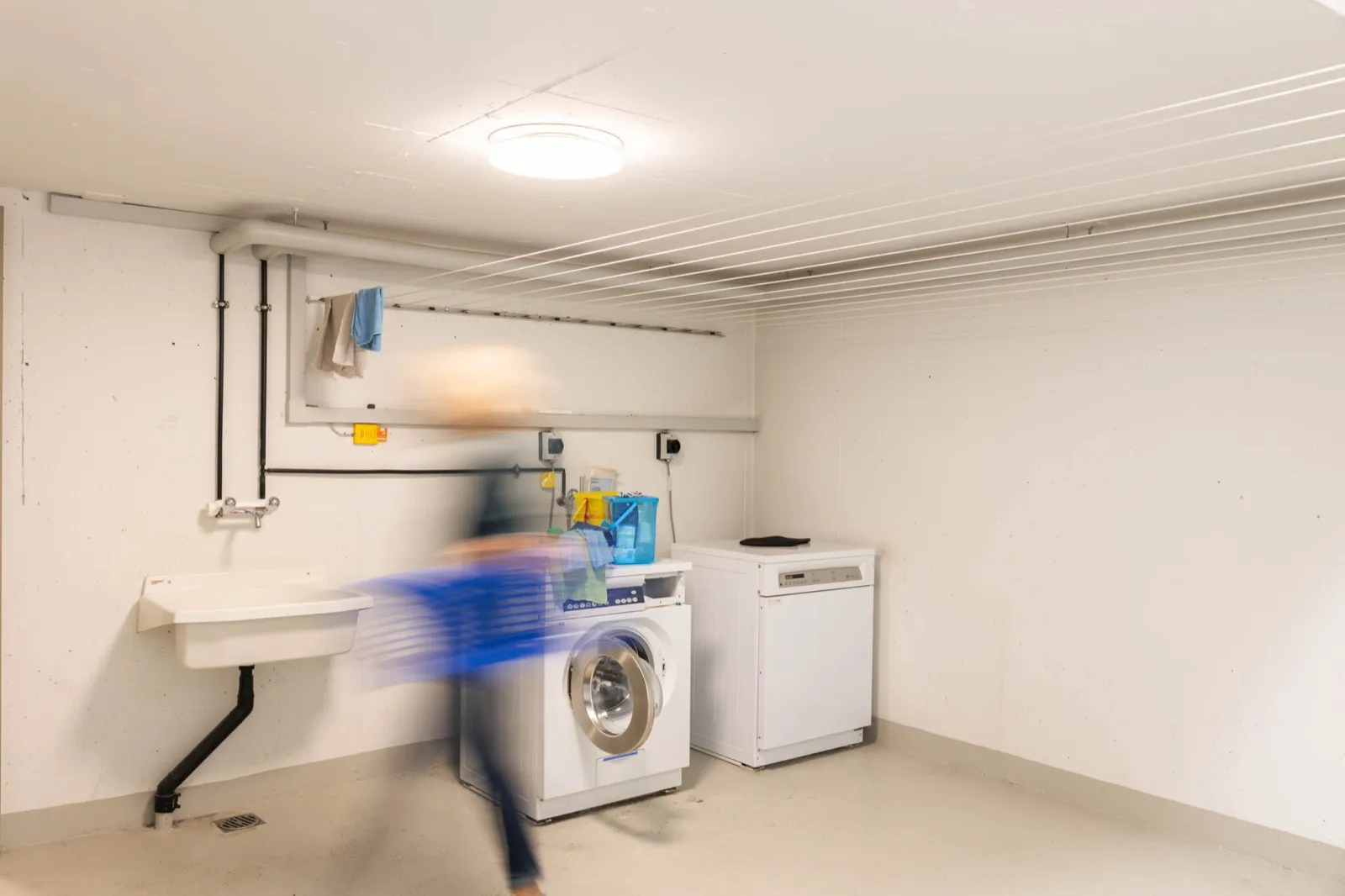 Kellerraum mit bedarfsgesteuerter LED-Beleuchtung