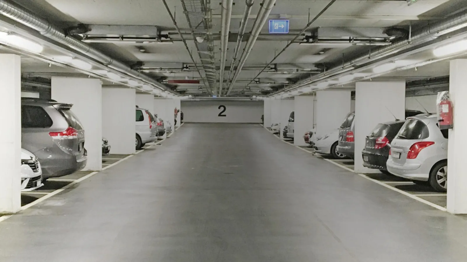 Tiefgarage mit intelligenter LED-Beleuchtung